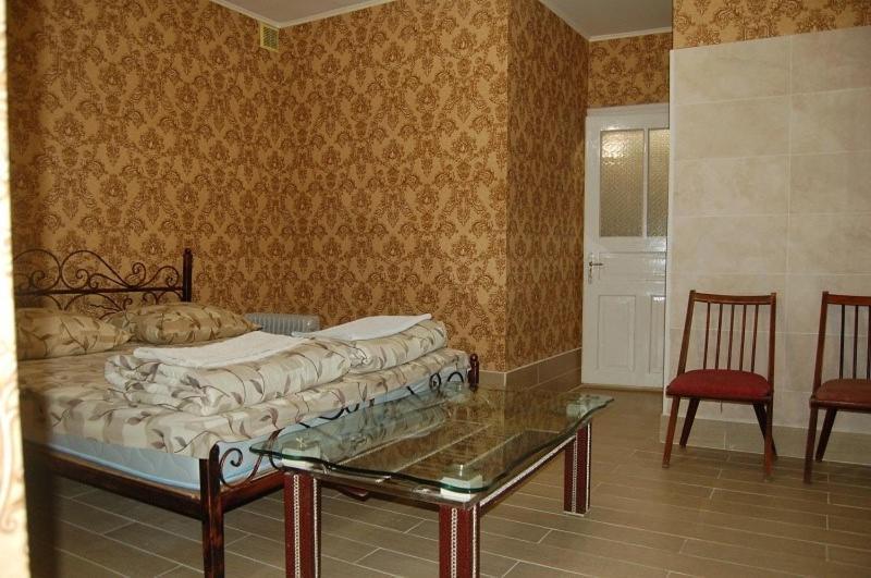 Apartment On Stepana Bandery 37 Постійне Електропостачання Lviv Bagian luar foto